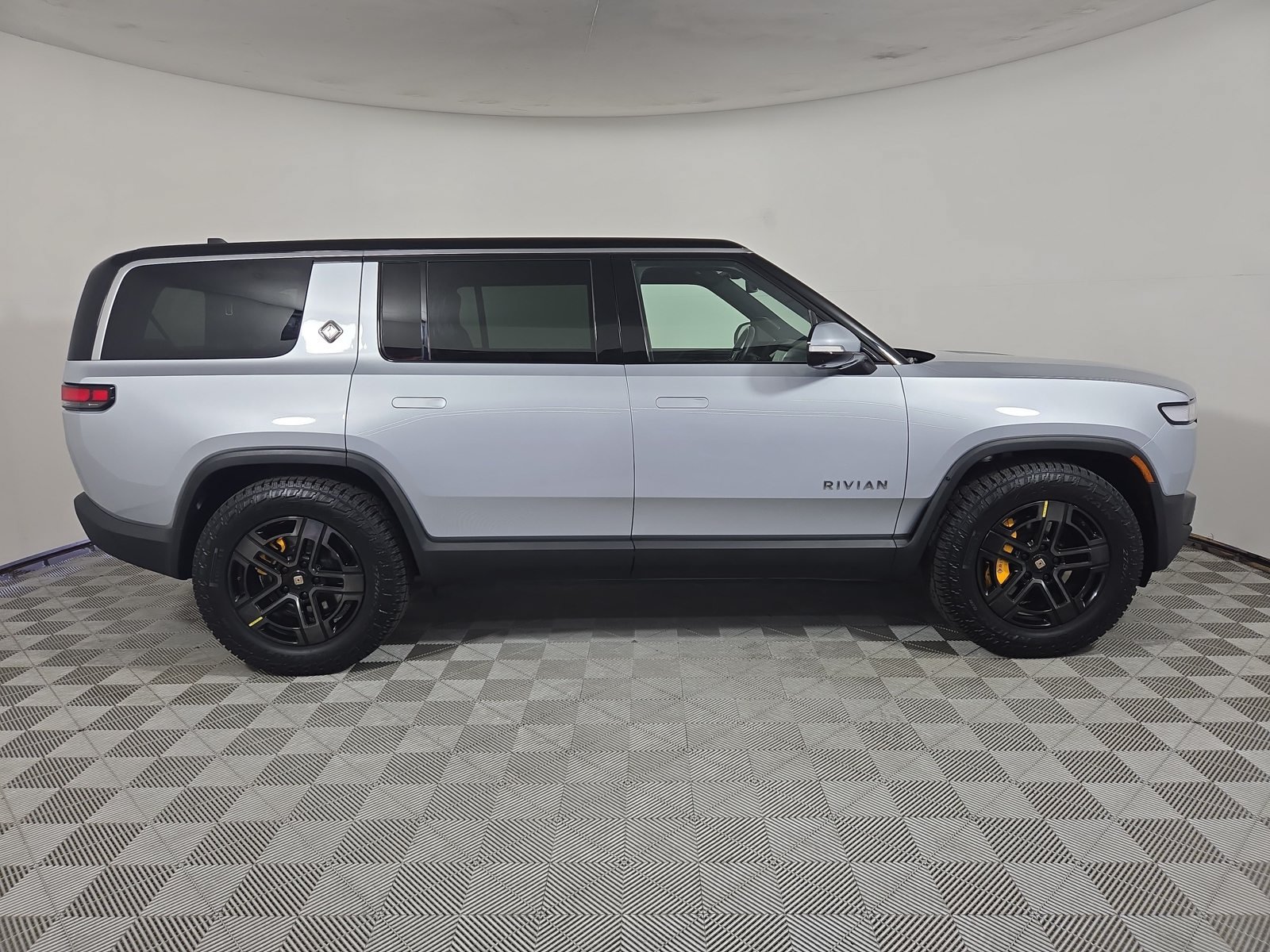 Used 2022 Rivian R1S Launch Edition Quad AWD/4WD image 6