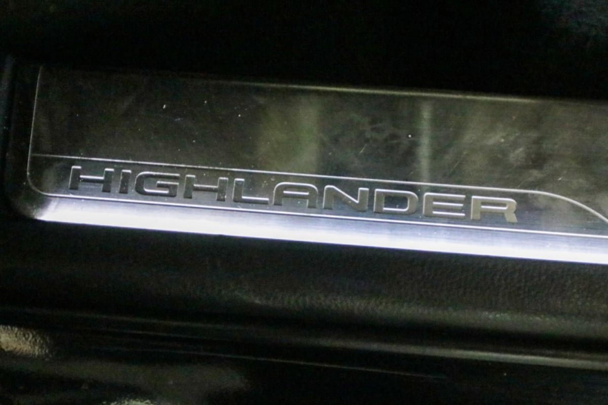 Used 2022 Toyota Highlander LE FWD image 23