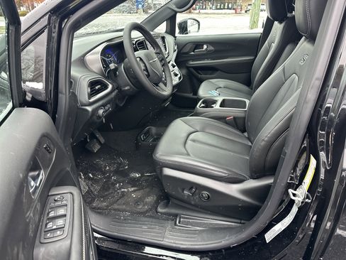 New 2026 Chrysler Pacifica Select image 24
