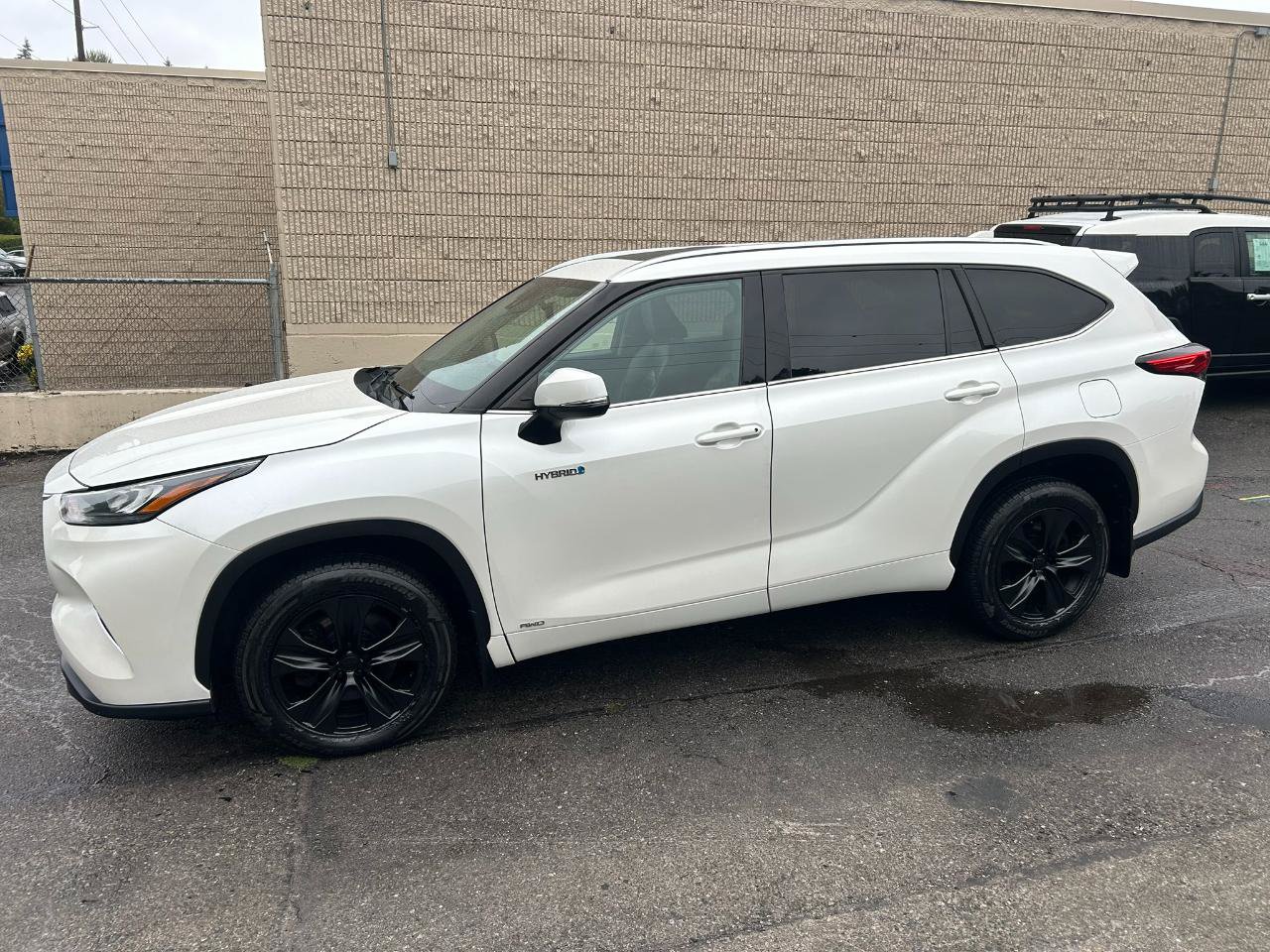 Used 2020 Toyota Highlander XLE AWD/4WD image 8