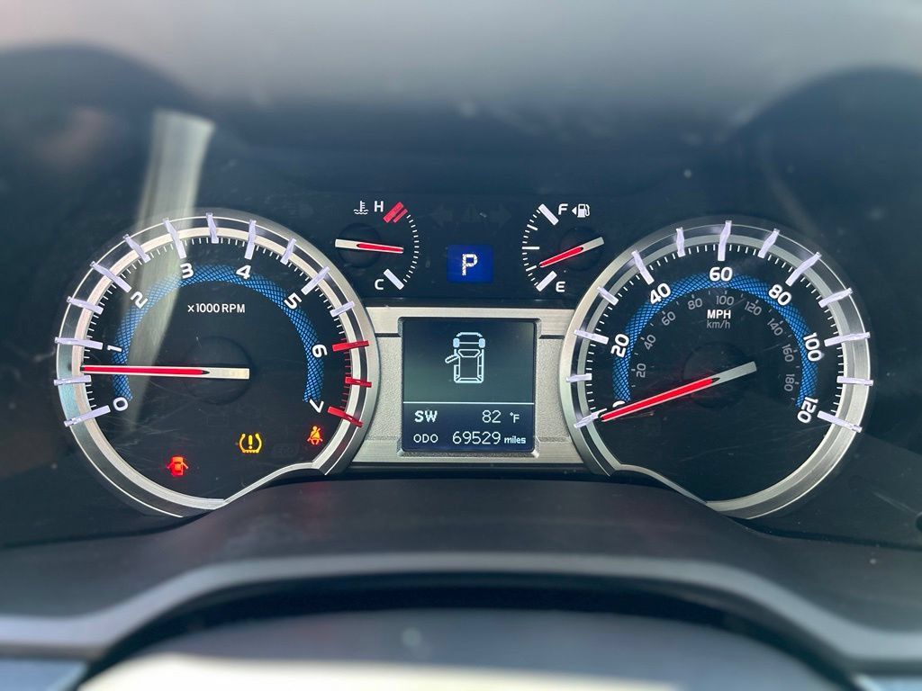 Used 2019 Toyota 4Runner SR5 AWD/4WD image 23