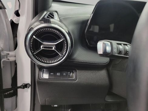 Used 2025 Chevrolet Equinox LT w/ Safety and Technology Package image 10