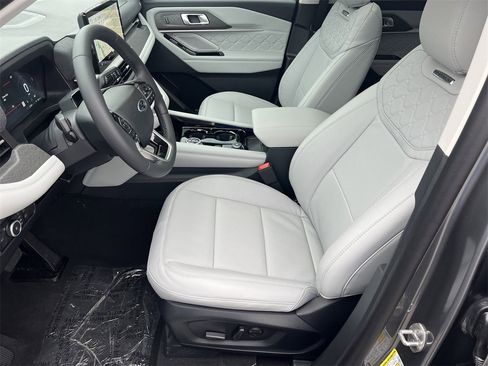 New 2026 Ford Explorer Platinum w/ LUX Leather Package image 19