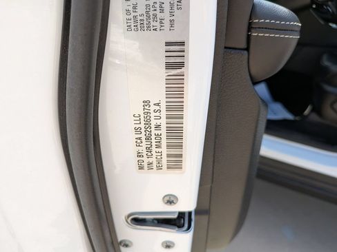 Used 2025 Jeep Grand Cherokee L Limited w/ Black Appearance Package RWD image 40
