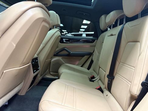 Used 2021 Porsche Cayenne E-Hybrid Coupe image 48