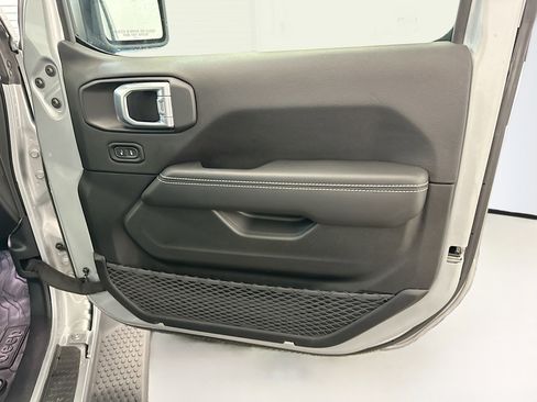 Used 2023 Jeep Wrangler Sahara w/ Cold Weather Group image 33