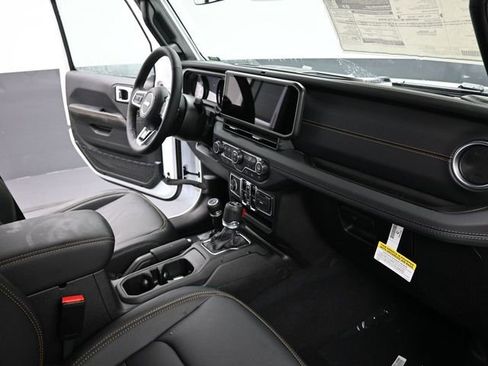 New 2026 Jeep Wrangler Unlimited Sahara AWD/4WD image 23