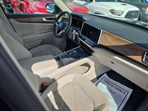 Used 2025 Volkswagen Atlas SE image 14