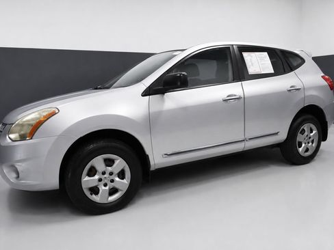 Used 2013 Nissan Rogue S FWD image 2