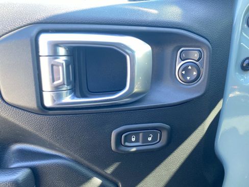 Used 2023 Jeep Wrangler Unlimited w/ Sun & Screen Package image 22