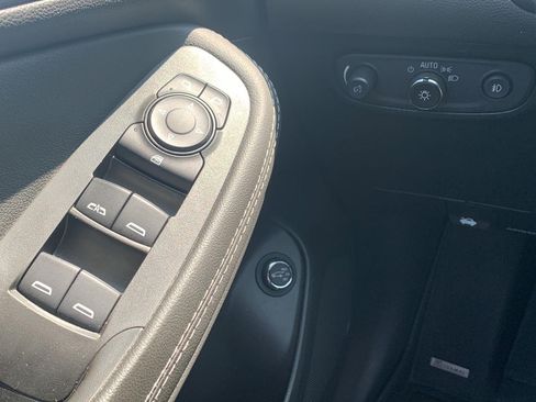 Used 2022 Buick Encore GX Select w/ Advanced Technology Package AWD/4WD image 13