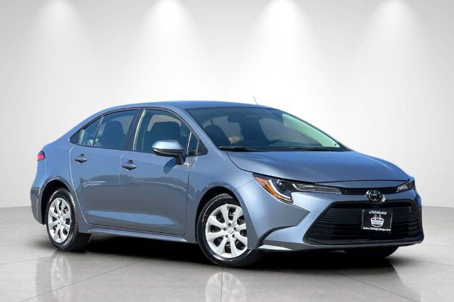 Used 2025 Toyota Corolla LE FWD image 2