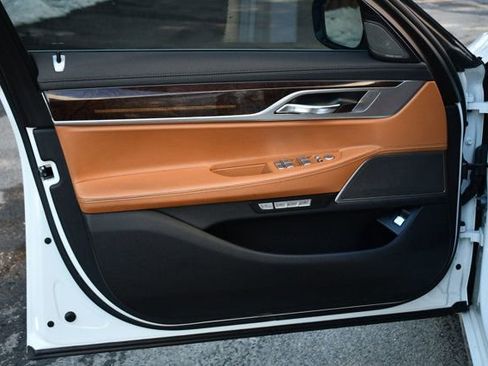 Used 2018 BMW 740i xDrive image 16