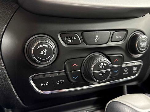 Used 2014 Jeep Cherokee Limited w/ Luxury Group image 21