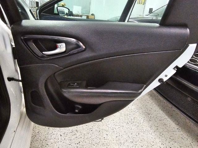 Used 2015 Chrysler 200 S w/ Comfort Group FWD image 27