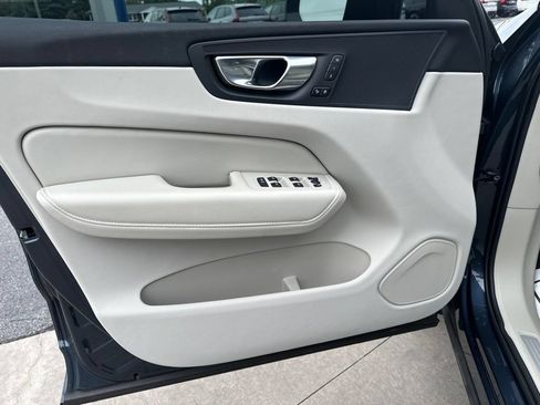 Certified 2025 Volvo XC60 T8 Plus w/ Protection Package Premier AWD/4WD image 18