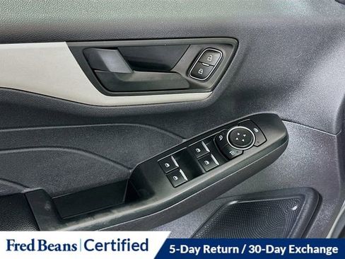 Used 2022 Ford Escape SE w/ SE Sport Appearance Package AWD/4WD image 19