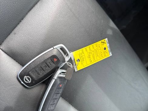 Used 2025 Nissan Rogue SL w/ Tech Package FWD image 6