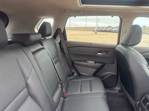 Certified 2023 Nissan Rogue SV w/ SV Premium B Package FWD image 32