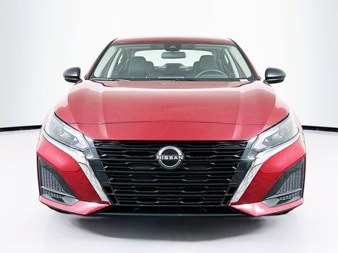 Used 2025 Nissan Altima 2.5 SV image 2