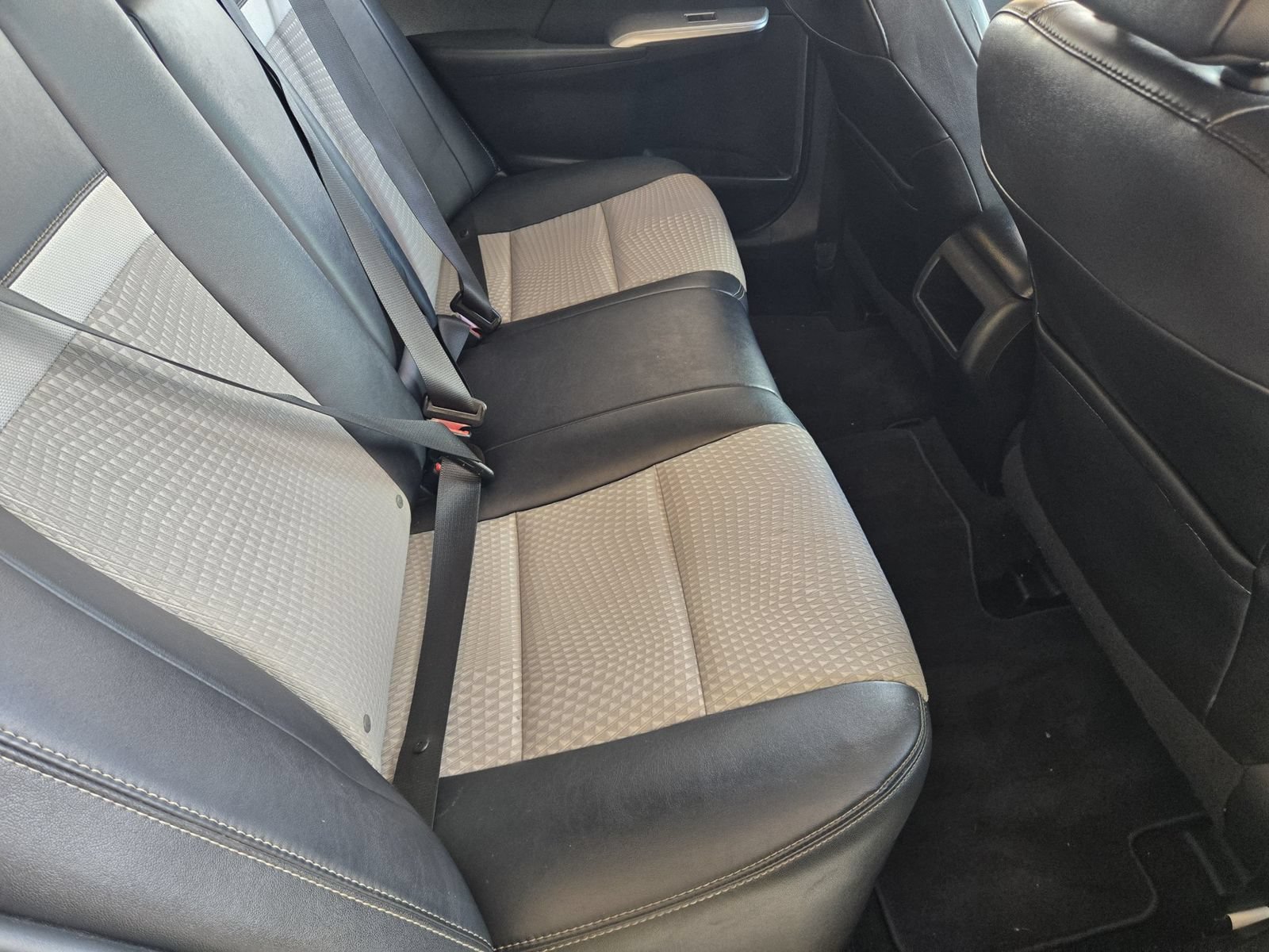Used 2014 Toyota Camry SE FWD image 30