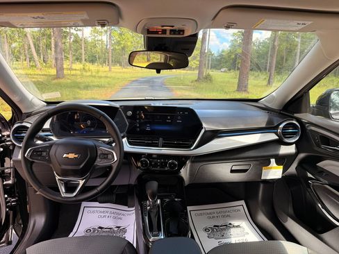 New 2026 Chevrolet Trax LT w/ Driver Confidence Package FWD image 14