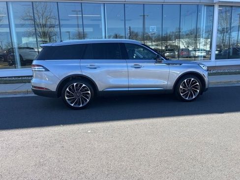 Used 2023 Lincoln Aviator Reserve w/ Equipment Group 201A image 9