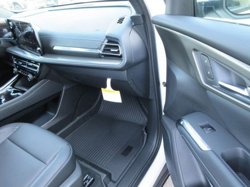 New 2026 Chevrolet Traverse LT w/ Sun and Wheel Package FWD image 18