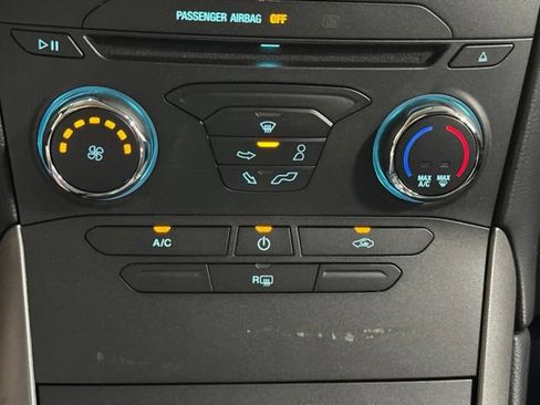 Used 2018 Ford Edge SE FWD image 17