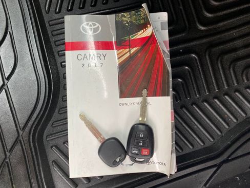 Used 2017 Toyota Camry LE image 24