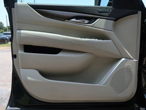 Used 2018 Cadillac Escalade Luxury image 48