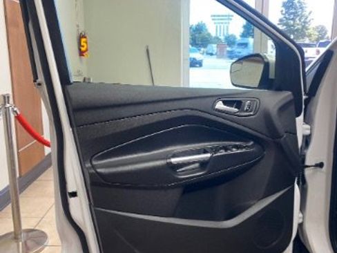 Used 2018 Ford Escape SE image 9