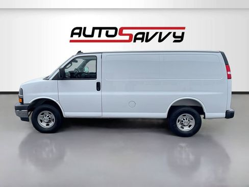 Used 2025 Chevrolet Express 2500 w/ Driver Convenience Package image 4