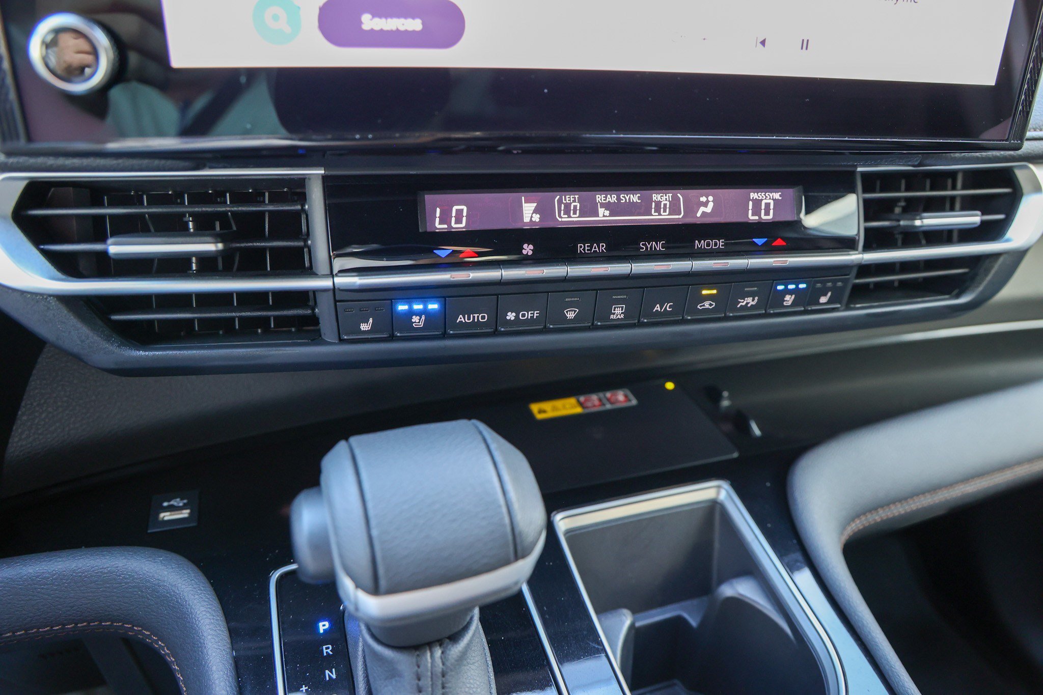 Certified 2025 Toyota Sienna Platinum FWD image 25
