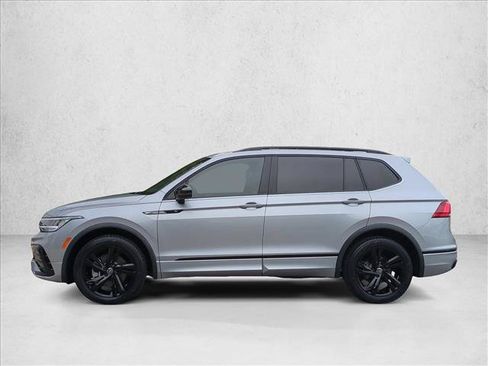Used 2023 Volkswagen Tiguan SE R-Line FWD image 9