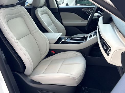 New 2026 Lincoln Aviator Reserve image 8
