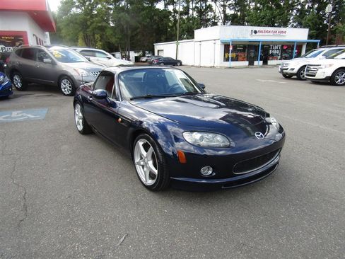 Used 2007 MAZDA MX-5 Miata Touring w/ Interior Trim Pkg image 12