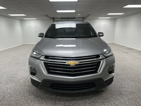 Used 2023 Chevrolet Traverse LT w/ LT Premium Package AWD/4WD image 3