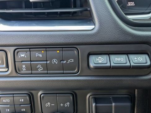 Used 2021 Chevrolet Suburban Premier w/ Premium Package AWD/4WD image 30