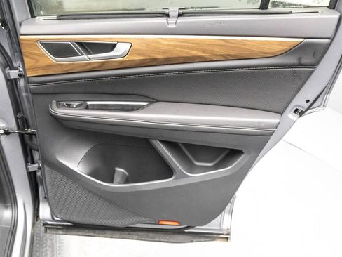 Used 2024 Volkswagen Atlas SE image 32