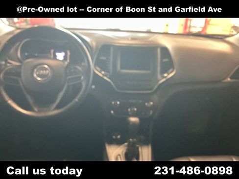 Used 2020 Jeep Cherokee Latitude Plus w/ Comfort/Convenience Group AWD/4WD image 18