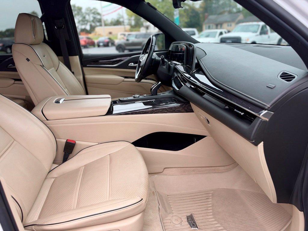 Used 2021 Cadillac Escalade Premium Luxury w/ Performance Package AWD/4WD image 16
