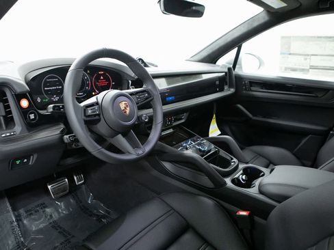 New 2026 Porsche Cayenne GTS image 4