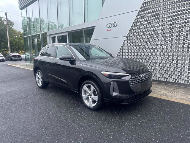 Used 2025 Audi Q5 Premium Plus w/ Premium Plus AWD/4WD image 1