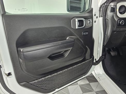 Used 2024 Jeep Wrangler Sport S image 19