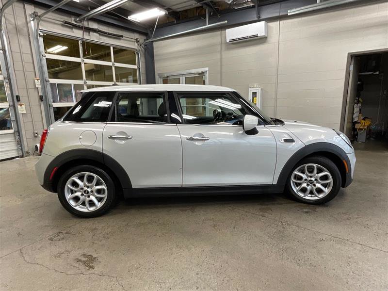 Used 2021 MINI Cooper 4-Door Hardtop w/ Premium Package FWD image 6