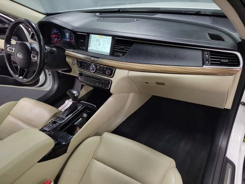 Used 2017 Kia Cadenza Premium FWD image 35