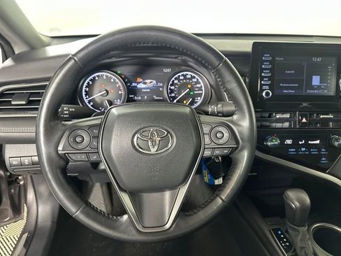 Used 2024 Toyota Camry SE image 14