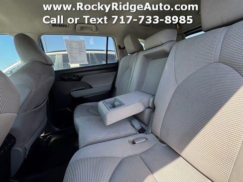 Used 2023 Toyota Highlander LE AWD/4WD image 26