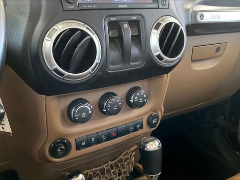 Used 2012 Jeep Wrangler Sahara w/ Connectivity Group AWD/4WD image 31